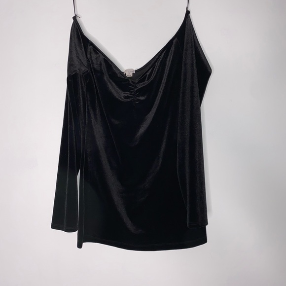 Garage off shoulder top. - Picture 4 of 5